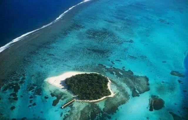 鲍峰庭走访慰问地级老同志和困难职工